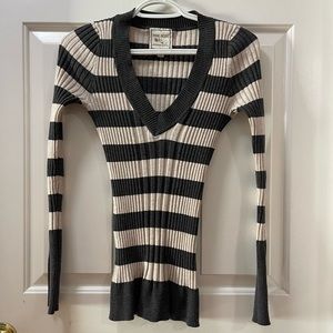 Pink Rose v-neck grey striped sweater Junior’s M